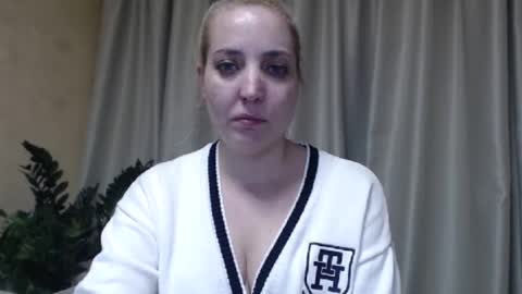 Snapshot of ohsweetmari chatting on 03/09/25, 05:49 Mari online show from 03/09/25, 05:49