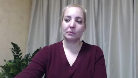 Snapshot of ohsweetmari chatting on 03/11/25, 05:24 Mari online show from 03/11/25, 05:24