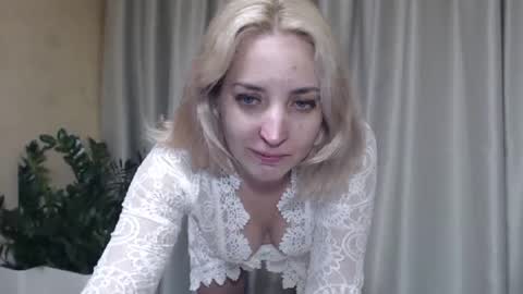 Snapshot of ohsweetmari chatting on 09/27/25, 02:22 Mari online show from 09/27/25, 02:22