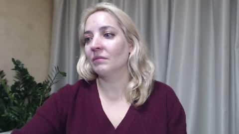 Snapshot of ohsweetmari chatting on 10/10/25, 03:22 Mari online show from 10/10/25, 03:22