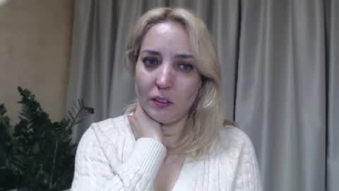 Snapshot of ohsweetmari chatting on 10/14/25, 04:19 Mari online show from 10/14/25, 04:19