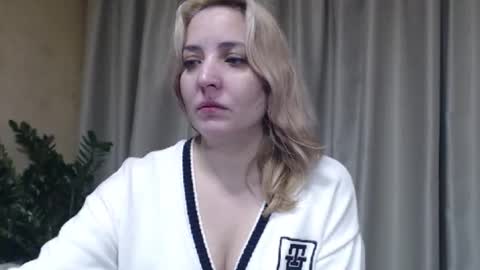 Mari online show from 12/04/25, 06:49