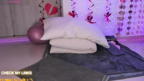 ohyesly_ online show from 02/18/25, 07:52