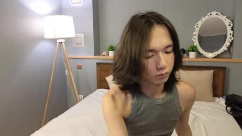 Snapshot of okerriella chatting on 10/17/25, 03:47 Ami online show from 10/17/25, 03:47