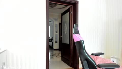            Welcome to my fans page  online show from 09/18/25, 01:02