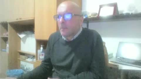 Snapshot of olak21 chatting on 11/18/25, 04:55 olak21 online show from 11/18/25, 04:55