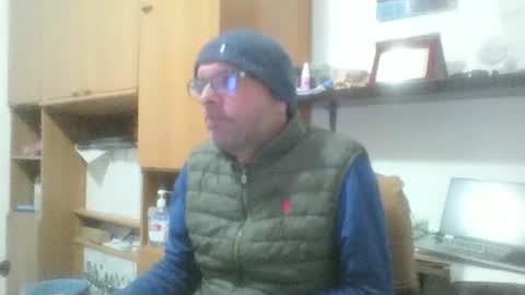 Snapshot of olak21 chatting on 11/22/25, 10:47 olak21 online show from 11/22/25, 10:47