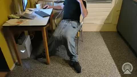 Snapshot of oldersagger chatting on 10/30/25, 07:47 oldersagger online show from 10/30/25, 07:47