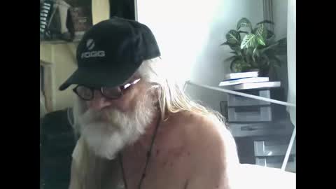 Snapshot of oleredtre chatting on 04/05/26, 07:33 oleredtre online show from 04/05/26, 07:33