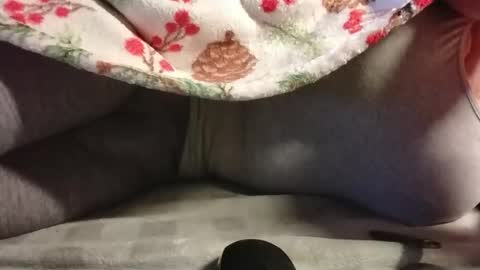 Snapshot of olewrench945706 chatting on 10/23/25, 03:17 Laura online show from 10/23/25, 03:17