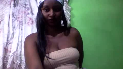 olinah610 online show from 10/10/25, 06:51