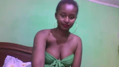 olinah610 online show from 10/27/25, 07:07