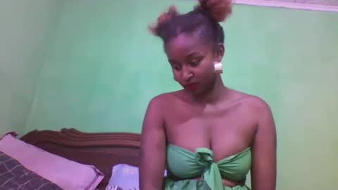 olinah610 online show from 10/28/25, 08:51