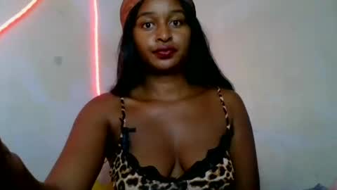 Snapshot of olinah610 chatting on 06/05/26, 12:55 olinah610 online show from 06/05/26, 12:55