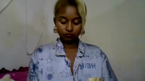 Snapshot of olinah610 chatting on 06/09/26, 11:33 olinah610 online show from 06/09/26, 11:33