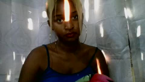 Snapshot of olinah610 chatting on 07/10/26, 04:17 olinah610 online show from 07/10/26, 04:17
