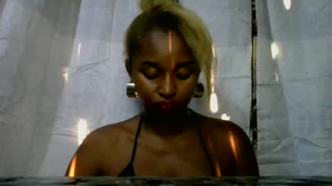 Snapshot of olinah610 chatting on 07/11/26, 03:42 olinah610 online show from 07/11/26, 03:42