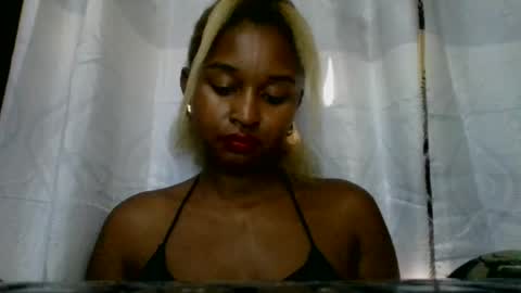 Snapshot of olinah610 chatting on 07/13/26, 05:10 olinah610 online show from 07/13/26, 05:10