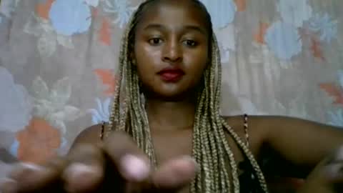 Snapshot of olinah610 chatting on 07/17/26, 05:36 olinah610 online show from 07/17/26, 05:36