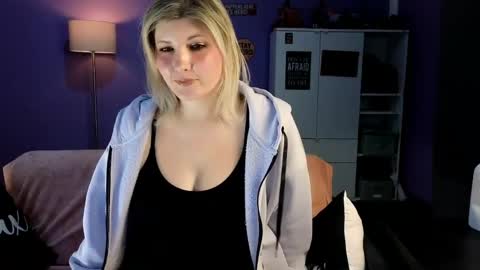 OliSunny Olivia online show from 04/19/26, 04:50