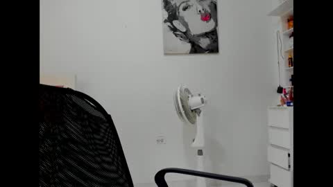 Snapshot of olivahot30 chatting on 02/04/25, 06:06 olivahot30 online show from 02/04/25, 06:06