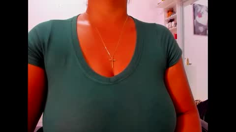 Snapshot of olivahot30 chatting on 03/06/25, 03:35 olivahot30 online show from 03/06/25, 03:35