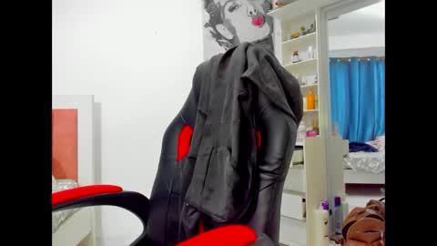 Snapshot of olivahot30 chatting on 10/14/25, 01:45 olivahot30 online show from 10/14/25, 01:45