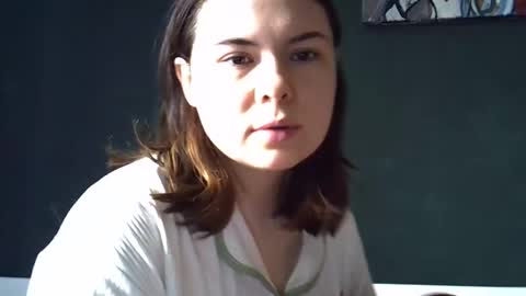 Snapshot of olivepeach chatting on 04/05/26, 08:00 Oil online show from 04/05/26, 08:00