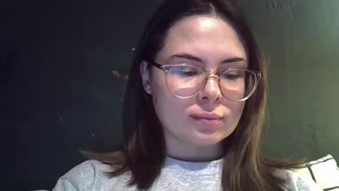 Snapshot of olivepeach chatting on 05/03/26, 07:53 Oil online show from 05/03/26, 07:53