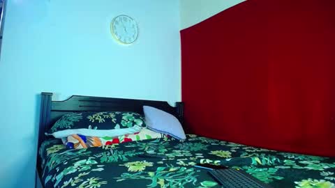 Oliver and MeganIndependent online show from 09/22/25, 09:55