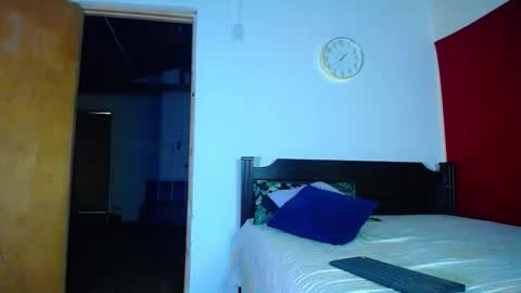 Oliver and MeganIndependent online show from 09/25/25, 06:39