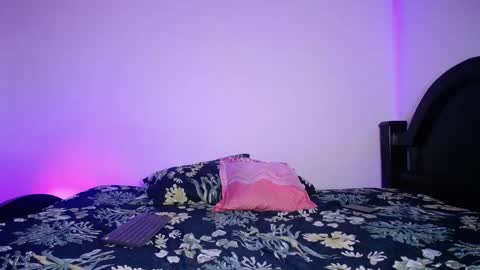 Oliver and MeganIndependent online show from 04/22/26, 07:33