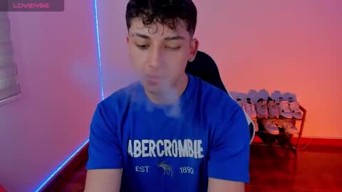 Snapshot of oliver_kyy chatting on 09/23/25, 07:17 oliveeer online show from 09/23/25, 07:17