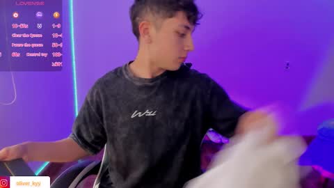 oliveeer online show from 12/16/25, 07:08