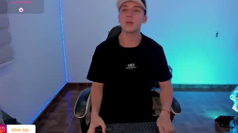 Snapshot of oliver_kyy chatting on 05/20/26, 11:00 oliveeer online show from 05/20/26, 11:00