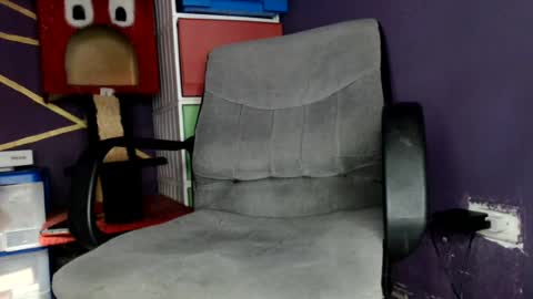 Snapshot of oliver_laid_2023 chatting on 08/09/26, 03:23 oliver_laid_2023 online show from 08/09/26, 03:23