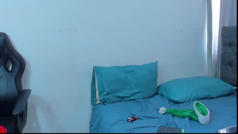 oliver_smith_2 online show from 12/24/24, 05:34