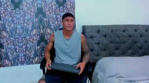 oliver_smith_2 online show from 03/01/25, 02:55