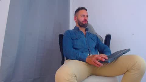 oliver online show from 12/03/24, 12:24