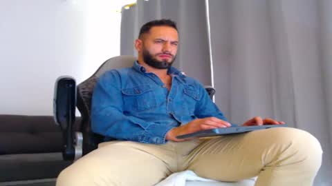 oliver online show from 11/27/25, 03:25