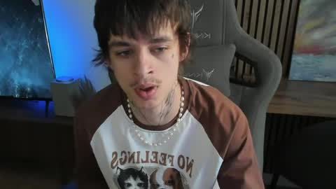 Snapshot of oliverrgroove chatting on 06/05/26, 03:18 oliverrgroove online show from 06/05/26, 03:18