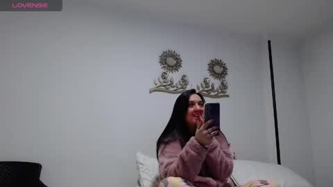 Snapshot of olivia_col chatting on 05/25/26, 03:12 Olivia Gonzales online show from 05/25/26, 03:12