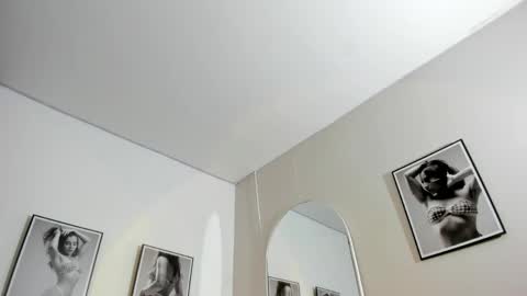 Olivia Collins online show from 04/22/26, 11:56