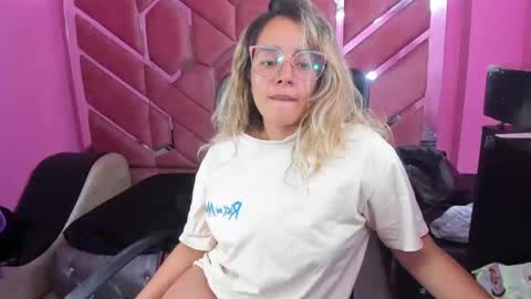  OLIVIA  online show from 02/09/25, 06:11