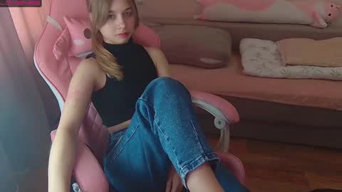 Snapshot of olivia_grr chatting on 05/16/26, 11:31 Olivia online show from 05/16/26, 11:31
