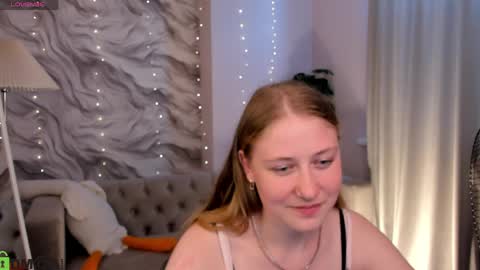 Snapshot of olivia_iv chatting on 05/15/26, 11:17 Olivia online show from 05/15/26, 11:17
