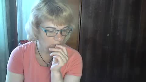 Snapshot of olivia_mia25 chatting on 07/10/26, 10:40 Olivia Mia online show from 07/10/26, 10:40