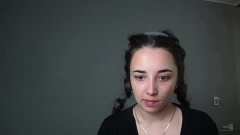 Snapshot of olivia_oliv chatting on 05/24/26, 10:20 Olivia online show from 05/24/26, 10:20