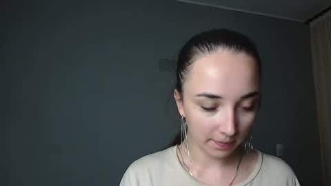 Snapshot of olivia_oliv chatting on 06/12/26, 02:05 Olivia online show from 06/12/26, 02:05