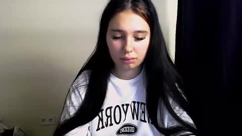 Olivia online show from 11/04/25, 04:22